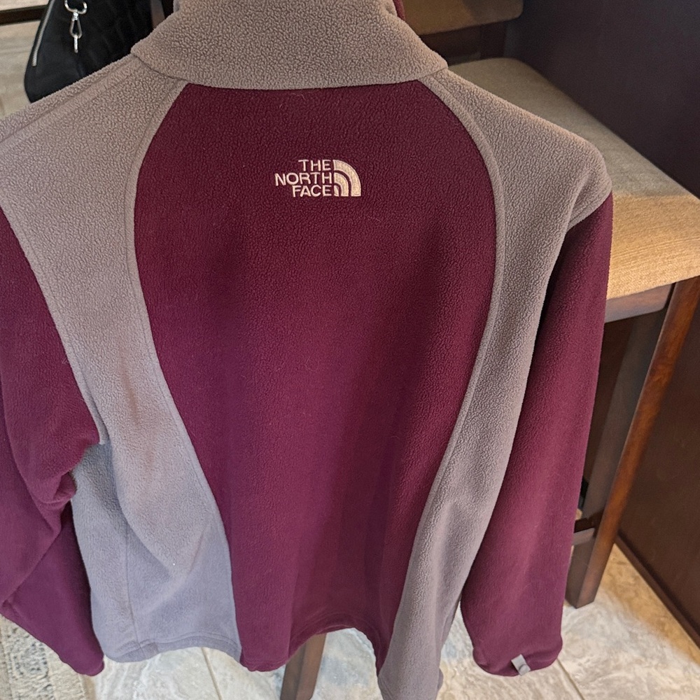 Women’s North Face Fleece - Picture 4 of 4